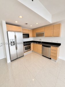 Aluguel de apartamento no The Plaza Tower II 1609