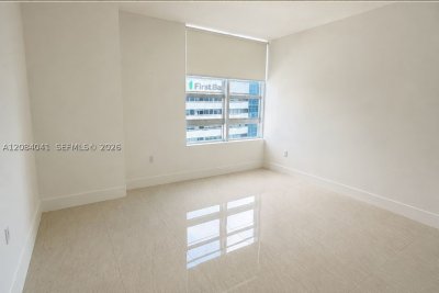Aluguel de apartamento no The Plaza Tower II 1609