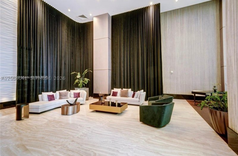 Aluguel de apartamento no The Plaza Tower II 1609