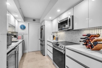 Aluguel de apartamento no The Collins Condo 706