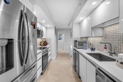 Aluguel de apartamento no The Collins Condo 706