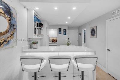 Aluguel de apartamento no The Collins Condo 706