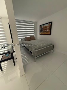 Aluguel de apartamento no Oceanside Plaza 4P