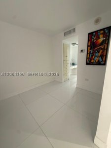 Aluguel de apartamento no Oceanside Plaza 4P