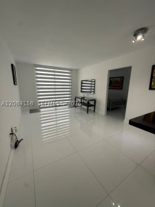 Aluguel de apartamento no Oceanside Plaza 4P