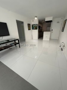 Aluguel de apartamento no Oceanside Plaza 4P