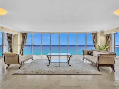 Comprar apartamento no Ocean Three 2101