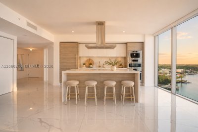 Comprar apartamento no Parque Towers at St. Tropez 5-801