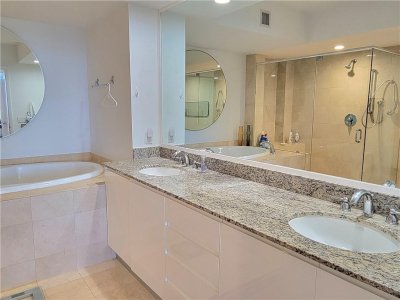 Aluguel de apartamento no Beach Club Two 5111