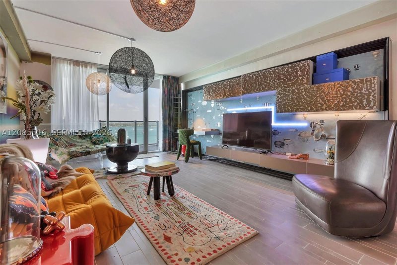 Condo for sale at Mondrian 1020