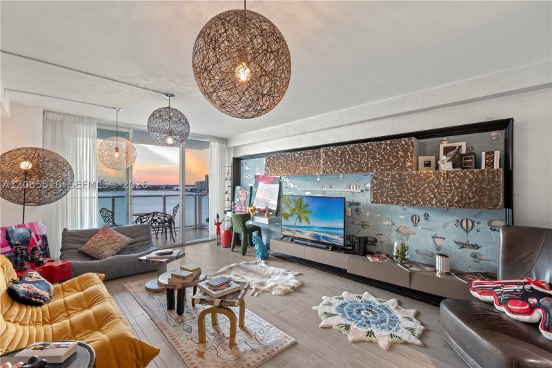 Condo for sale at Mondrian 1020
