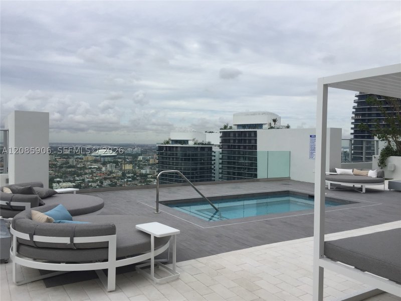 Apartment for rent at 1010 Brickell 3310