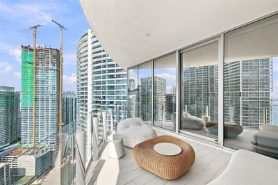 Comprar apartamento no Aston Martin Residences 3807