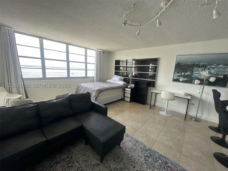 Apartment for rent at Four Ambassadors 1029