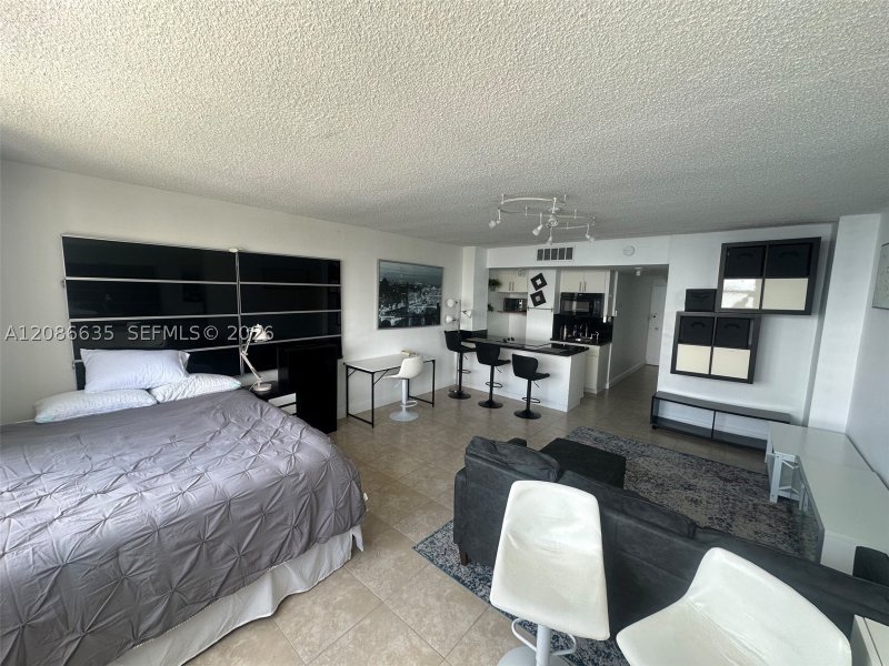 Apartment for rent at Four Ambassadors 1029