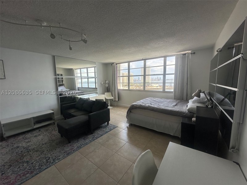 Apartment for rent at Four Ambassadors 1029