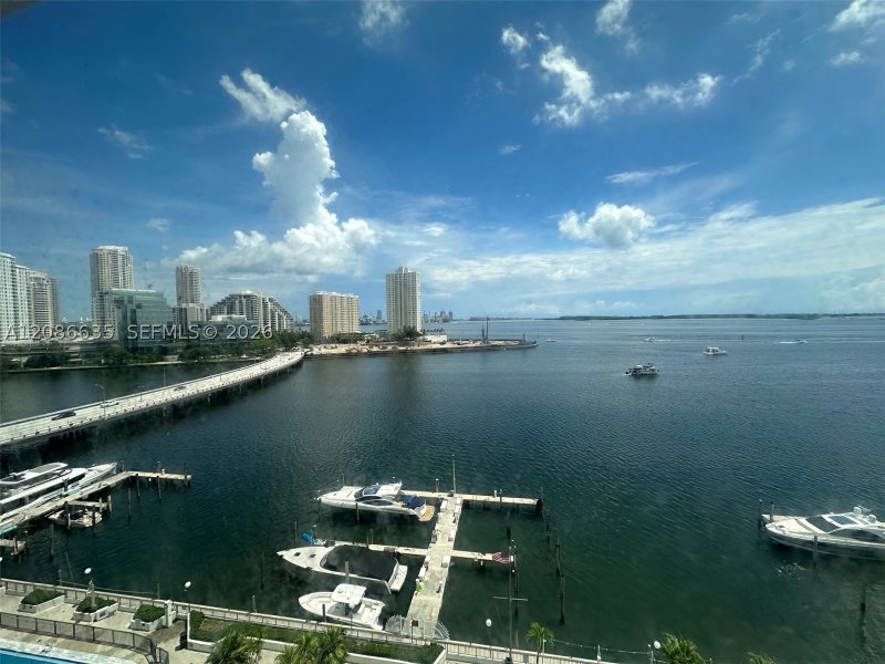 Apartment for rent at Four Ambassadors 1029