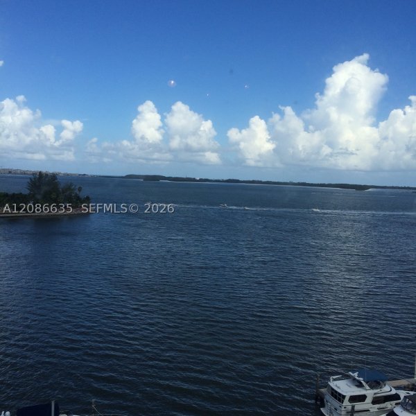 Apartment for rent at Four Ambassadors 1029