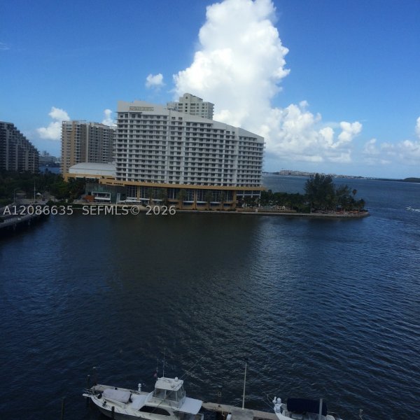 Apartment for rent at Four Ambassadors 1029