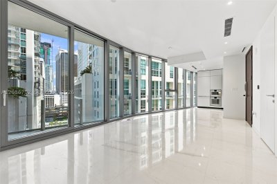 Comprar apartamento no Aston Martin Residences 1106