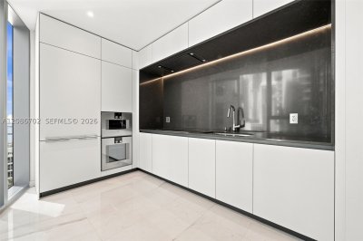 Comprar apartamento no Aston Martin Residences 1106