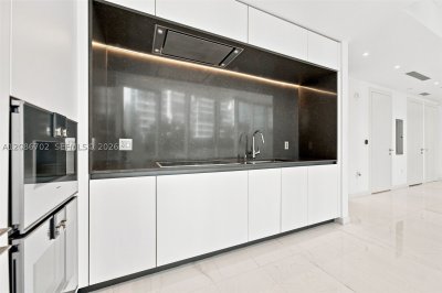 Comprar apartamento no Aston Martin Residences 1106