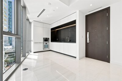 Comprar apartamento no Aston Martin Residences 1106