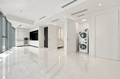 Comprar apartamento no Aston Martin Residences 1106