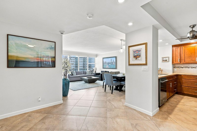 Condo for sale at Coral Ridge Towers East 1121
