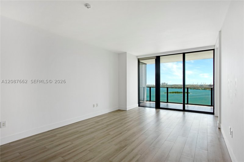 Apartment for rent at Paraiso Bay Miami 2802