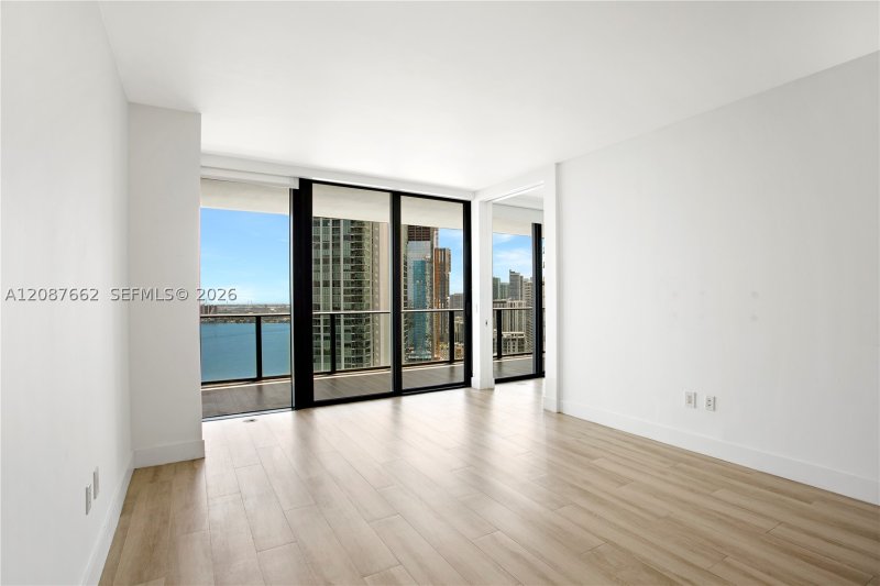 Apartment for rent at Paraiso Bay Miami 2802