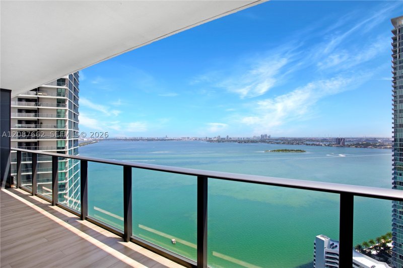 Apartment for rent at Paraiso Bay Miami 2802