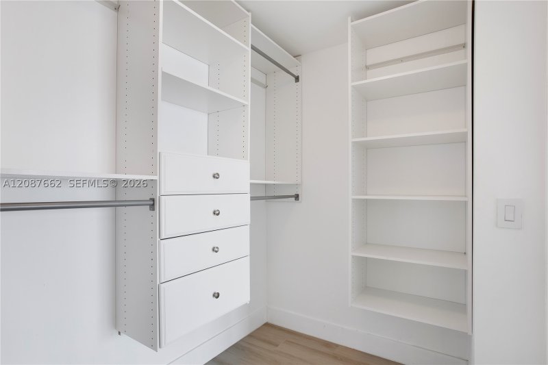 Apartment for rent at Paraiso Bay Miami 2802