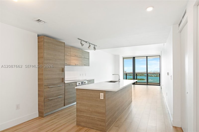 Apartment for rent at Paraiso Bay Miami 2802