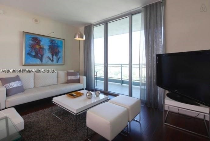 Condo for sale at The Ivy 3807