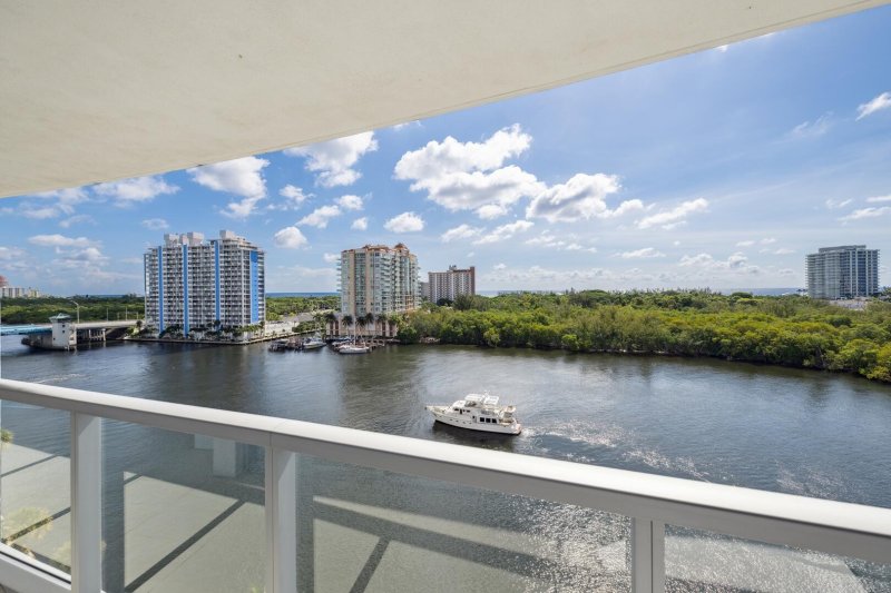 Condo for sale at Aqua Blu 801