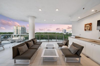 Aqua Blu Apt #801