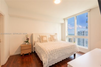 Comprar apartamento no Aston Martin Residences T-3504
