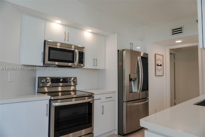 Comprar apartamento no Oceania 3 338