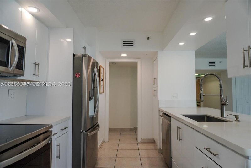 Comprar apartamento no Oceania 3 338