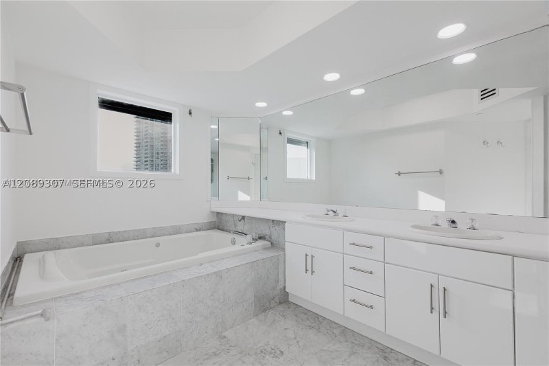 Comprar apartamento no Oceania 3 338