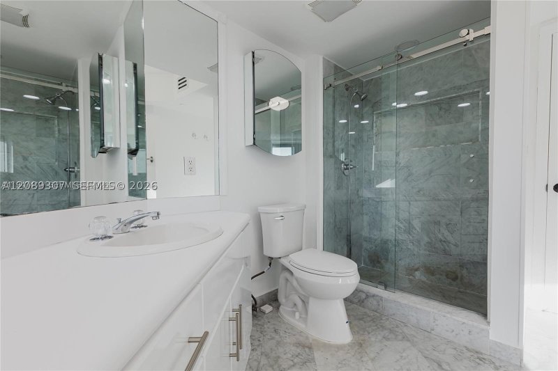 Comprar apartamento no Oceania 3 338