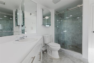 Comprar apartamento no Oceania 3 338