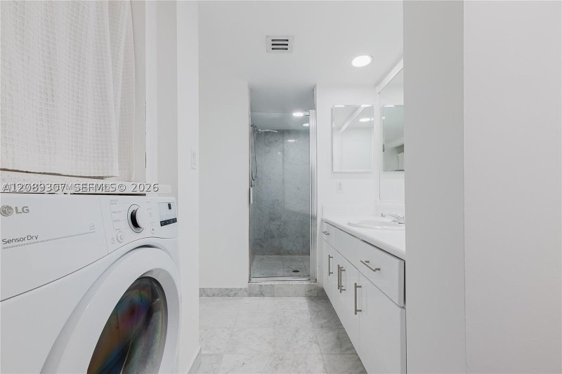 Comprar apartamento no Oceania 3 338