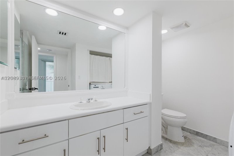 Comprar apartamento no Oceania 3 338