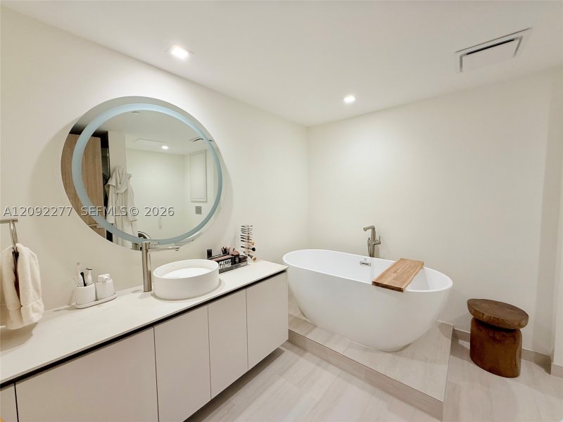 Condo for sale at Icon Brickell Tower II 5106