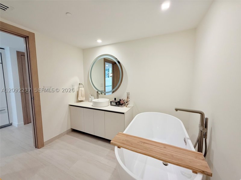 Condo for sale at Icon Brickell Tower II 5106