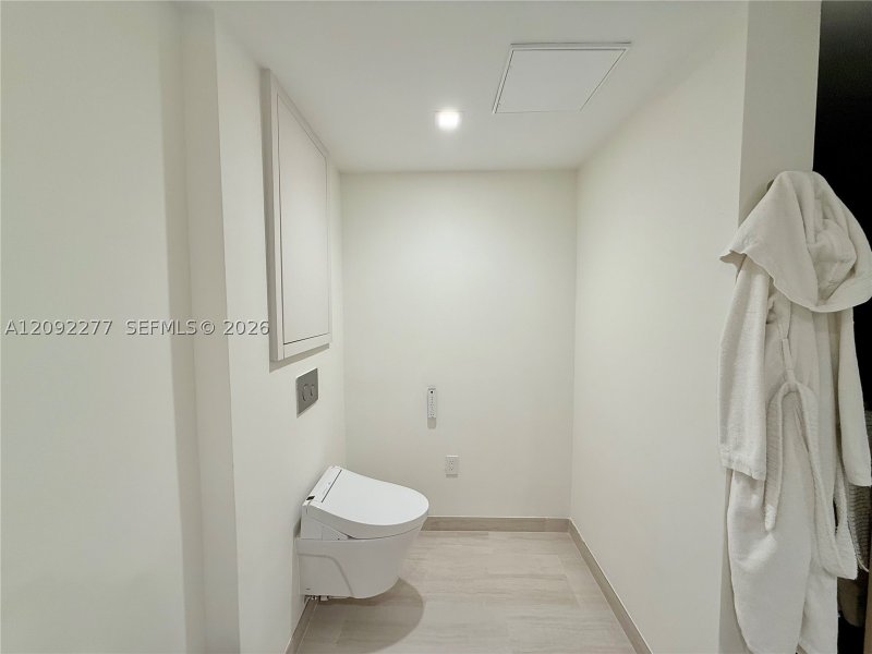Condo for sale at Icon Brickell Tower II 5106
