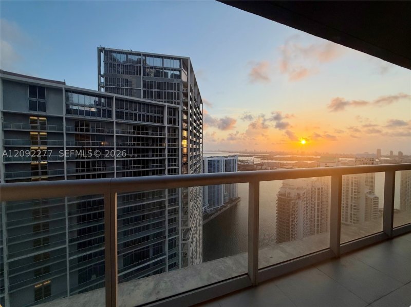 Condo for sale at Icon Brickell Tower II 5106