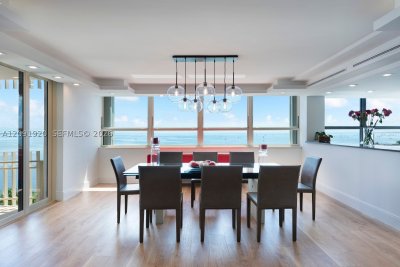 Comprar apartamento no Grove Isles Tower III C801-C802